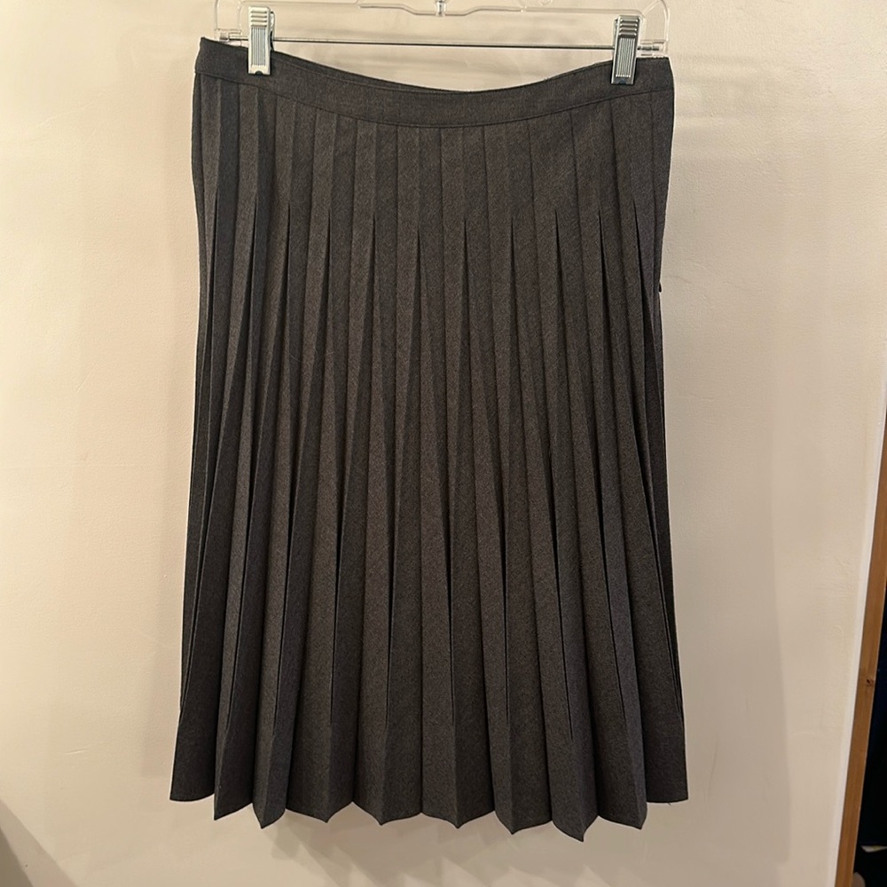 Grey wool flannel pleated skirt